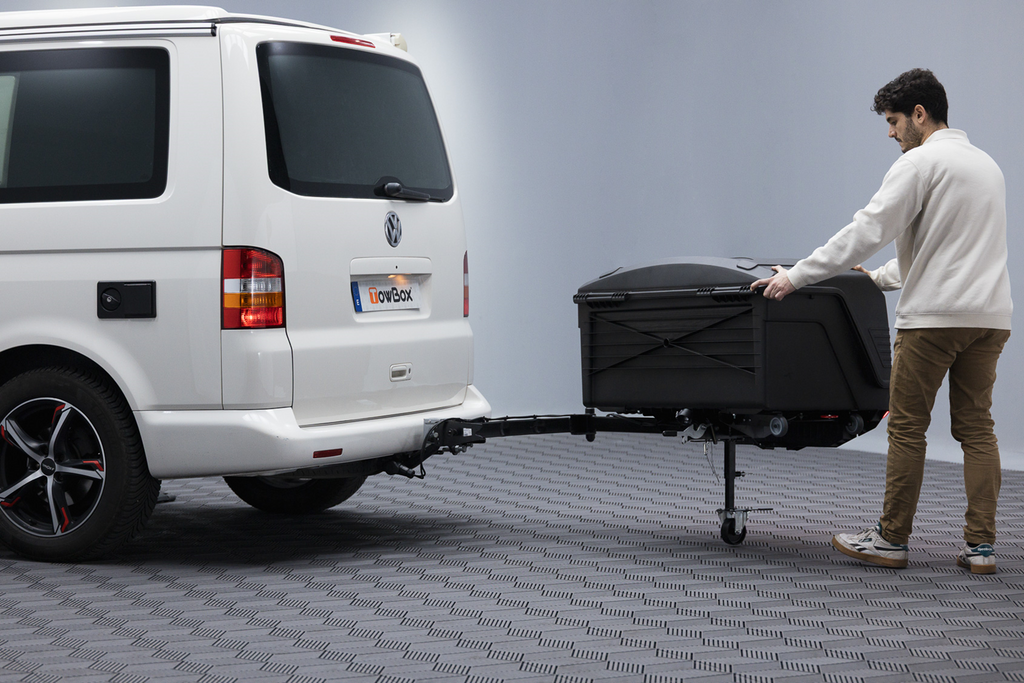 Coffre de rangement Towbox Camper Alpha à LED noire (court) - coffre à bagages monté sur attelage