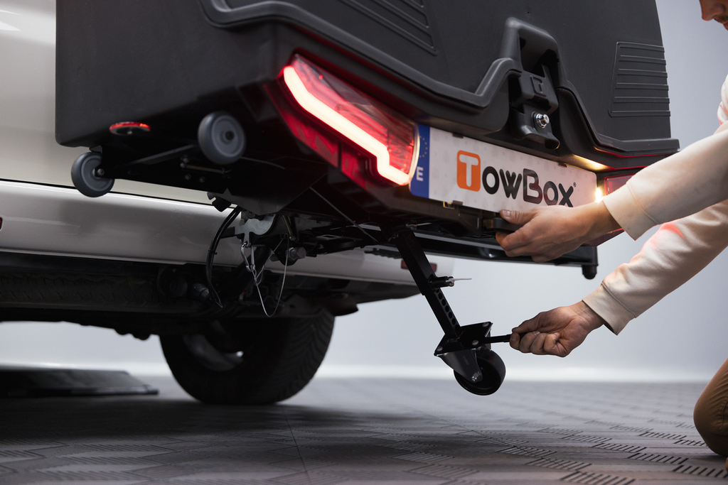 Towbox Camper Alpha zwart LED (kort) - bagagebox voor montage op de trekhaak