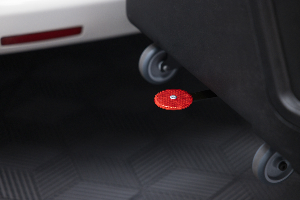 Towbox Camper Alpha zwart LED (kort) - bagagebox voor montage op de trekhaak