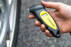 Manomètre numérique automobile STANLEY pour la pression des pneus, plage de 0 à 6,2 bar