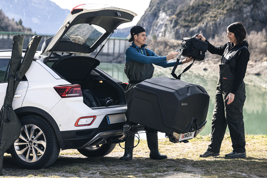 Coffre à bagages Towbox Alpha Urban Black - monté sur attelage